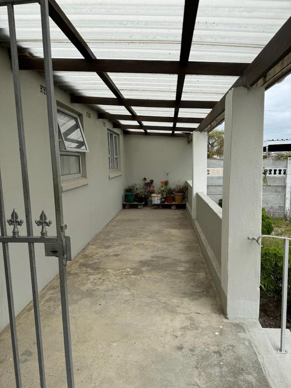 2 Bedroom Property for Sale in Bishop Lavis Western Cape